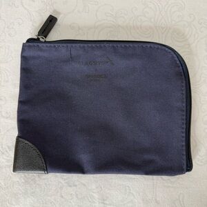 Shinola DETROIT American Airlines Amenity Bag in Navy Blue